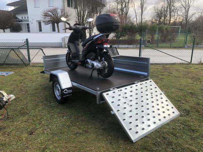Tieflader BL mit Motorrad und Heckklappe Tieflader BL mit Motorrad und Heckklappe